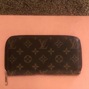 Louis Vuitton Monogram Canvas Zippy Wallet